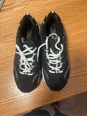Skechers D'Lites Black & White Sporty Casual Memory Foam Shoes Size 10